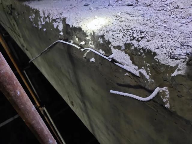 贵州省建筑|贵阳一房开打掉12根承重柱事件最新进展,房屋安全鉴定报告评定为…