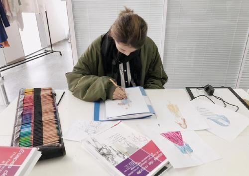  刘思琪|她是《变形计》第一巨婴，吃饭穿衣靠保姆，日花销过万，今怎样了