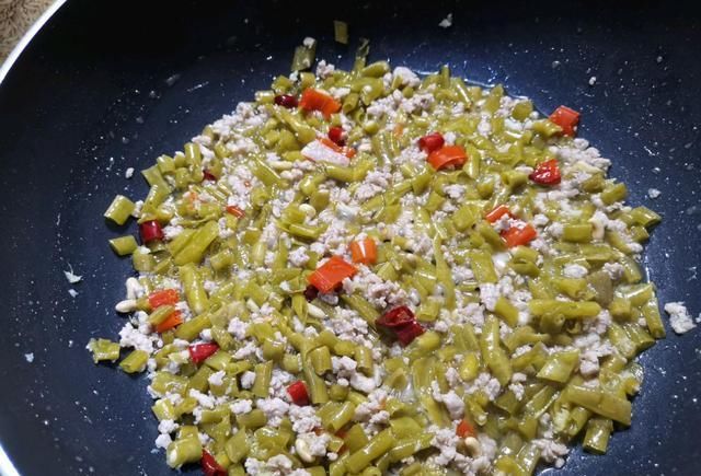 开胃|肉沫酸豆角是真正的米饭杀手,一次吃1斤都不够,酸爽开胃又下饭
