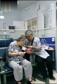  GIF|搞笑GIF：我喝了，你随意，不醉不归
