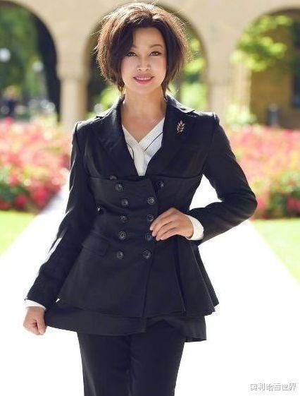  刘晓庆|她与刘晓庆齐名，结婚后抛夫弃女，嫁小10岁男友后却反被抛弃！