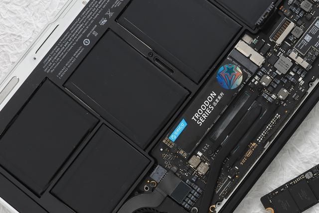  中国|告别MacBook小容量，网友：中国技术让库克泪流满面，这操作香