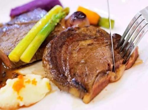 尊贵身份|去西餐厅吃牛排,别光说几分熟,多说一句话,牛排大一圈!