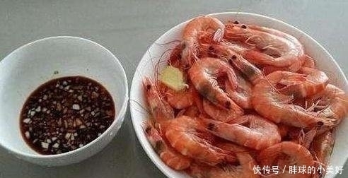 虾肉里面|白水煮虾时,用冷水还是热水,很多人做错了,难怪腥味重