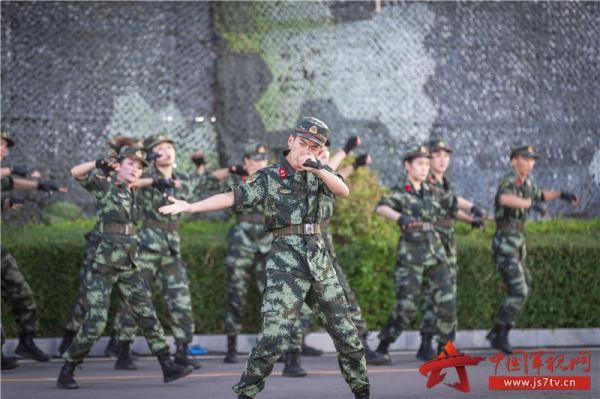 真情|“战地文化+＂综合服务轻骑队：服务到一线 真情暖兵心