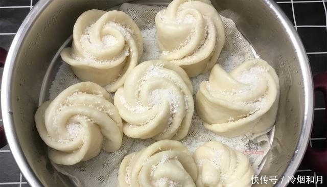 快速|奶香小花卷快速做法,一次醒发成型,香甜松软,孩子超爱吃