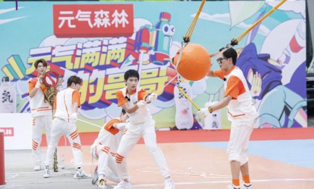  不亦乐乎|《元气满满的哥哥》弹幕吵得不可开交，哥哥们却玩儿得不亦乐乎