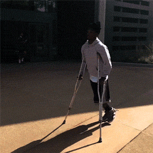 进来|搞笑GIF:这东西怎么突然进来了!可惨了!看看人怎么样了!