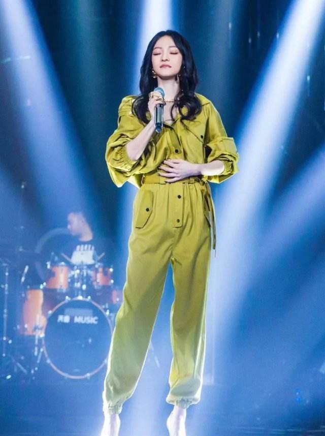 卫衣|“打底裤”已经失宠了!今年流行的是“粽子裤”,遮肉显瘦又百搭