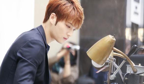 亲生|4岁被父母抛弃,被8个姐姐的家庭收养,成名后亲生父亲却找上门!