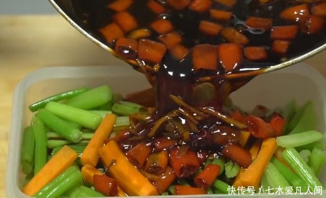 天天|夏天家人最爱这盘芹菜,天天吃也不腻,酸脆开胃,一次至少做5斤