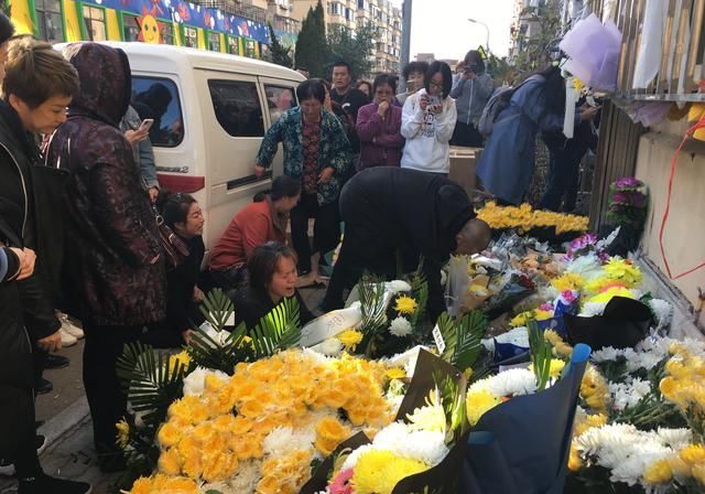 蔡郁超|大连13岁男童杀害10岁女童被判赔偿128万，尸体至今未火化，38岁父亲几乎白头，希望以包庇罪追诉凶手父母