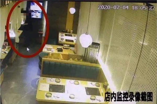  警方|女子遭男同伴杯中下药，幸被好心店员所救！警方已介入