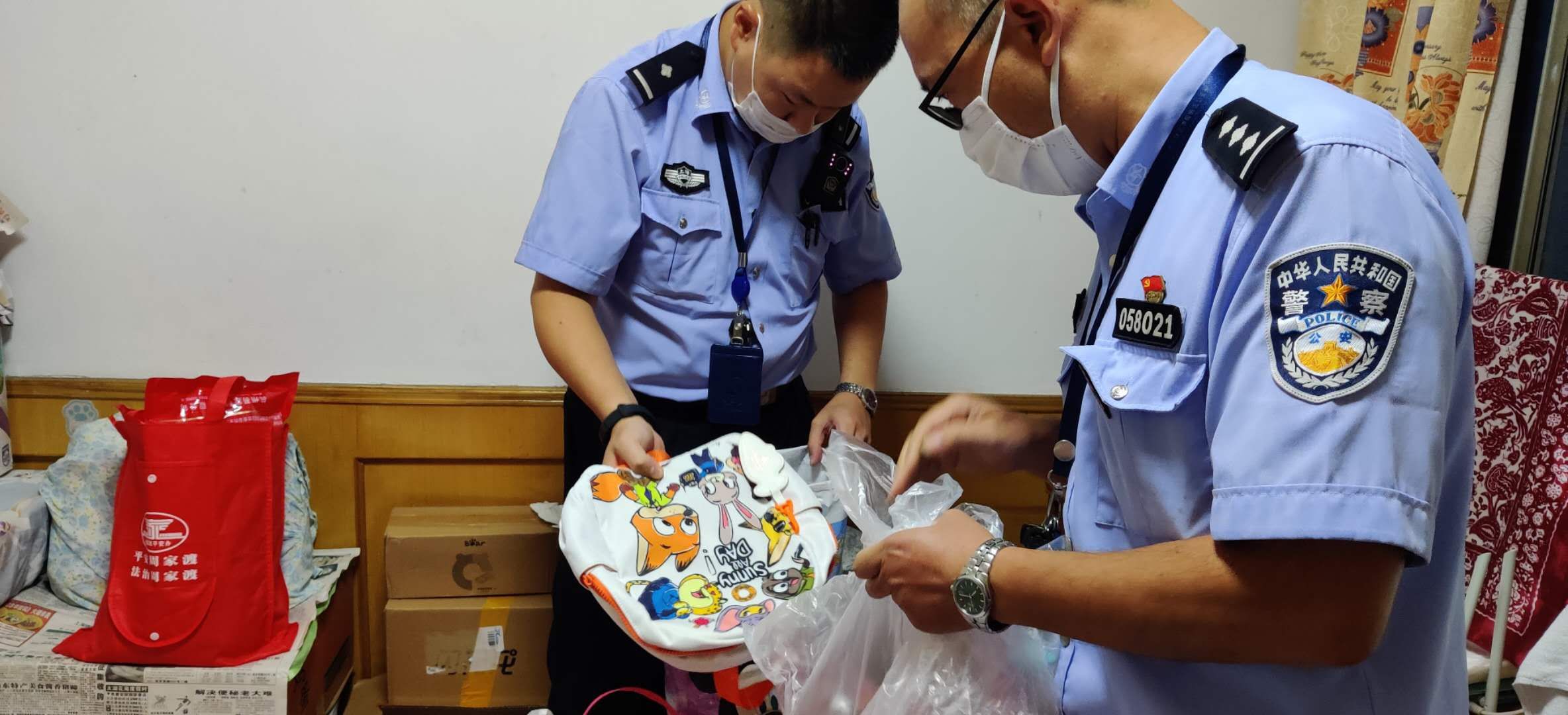 浦东|梦幻国度里来了“狼外婆”，浦东警方破获专盗童车内物品案