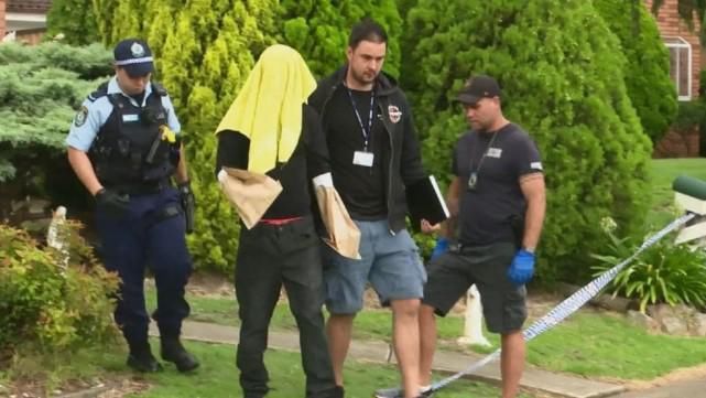 报信|澳洲小伙理发时被刀刺身亡，凶手作案前收到报信“这里有只狗”