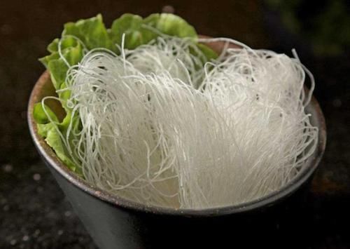 样食|吃麻辣烫时，专挑最“不压秤”的3样食材，老板碰到“高手”了