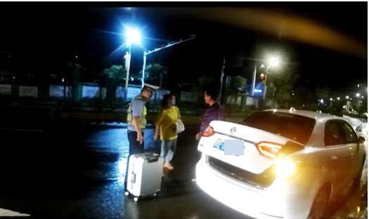  学生|贵州女学生外出打工返家，司机的一个举动，让她身陷危险中