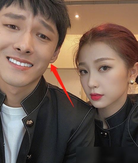  虞书欣|张雨剑与虞书欣拍合影，他脸上的表情太抢镜，意外暴露两人关系