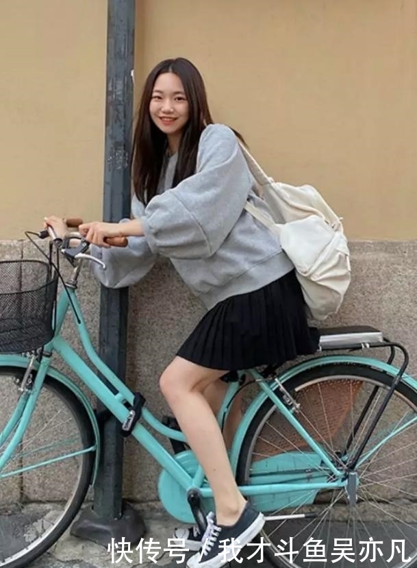 卫衣|卫衣+半裙=早秋最火混搭套路,时髦炸了