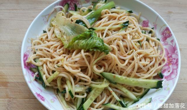  夏天|夏天懒人面条吃法——麻辣凉面，酸辣爽口，一次两碗都不够