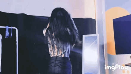  假发|爱豆出糗瞬间：王一博追星失控，孟美岐甩飞假发片，周震南被猫咬