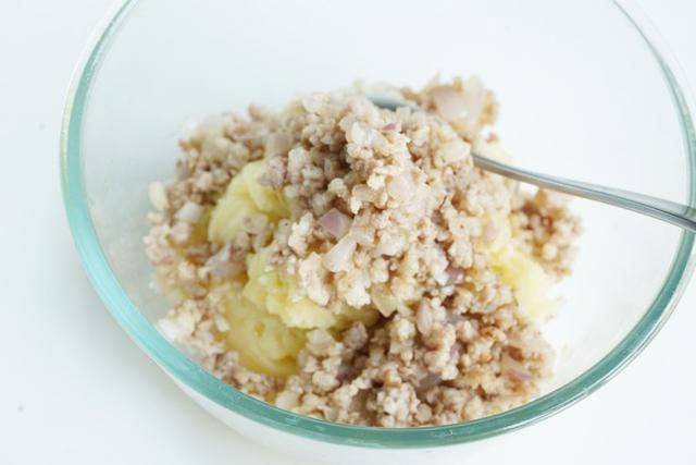  土豆含|土豆做成了土豆饼，土豆味道很鲜香，特别下饭，孩子们都抢着吃