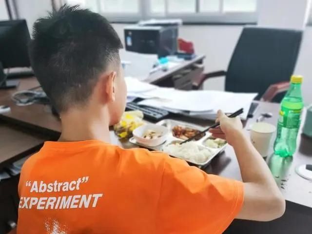  小杨|杭城13岁男孩第三次离家出走！老爸起先不急，一个细节让他慌了