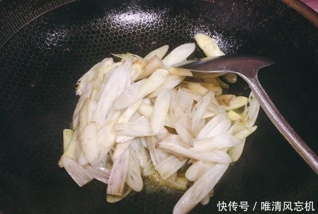  正当|菜正当季，7块钱炒一盘，鲜香脆爽