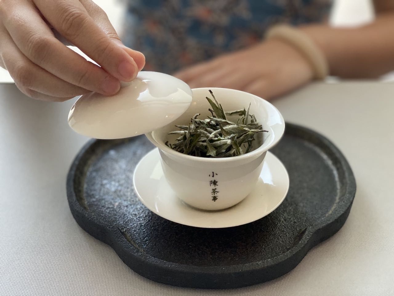 沸水|绿茶用沸水泡，会烫坏吗？六大茶类中，究竟哪些茶可以用沸水冲泡