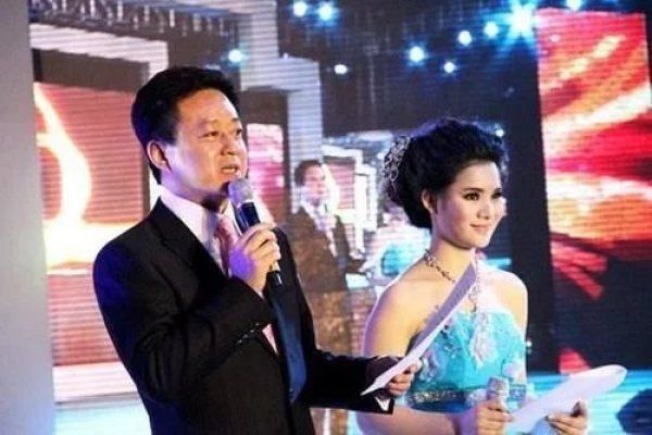  丁丁|《丁丁下午茶》菁英人物全新启动 情感心理学主持人丁晴养眼亮相