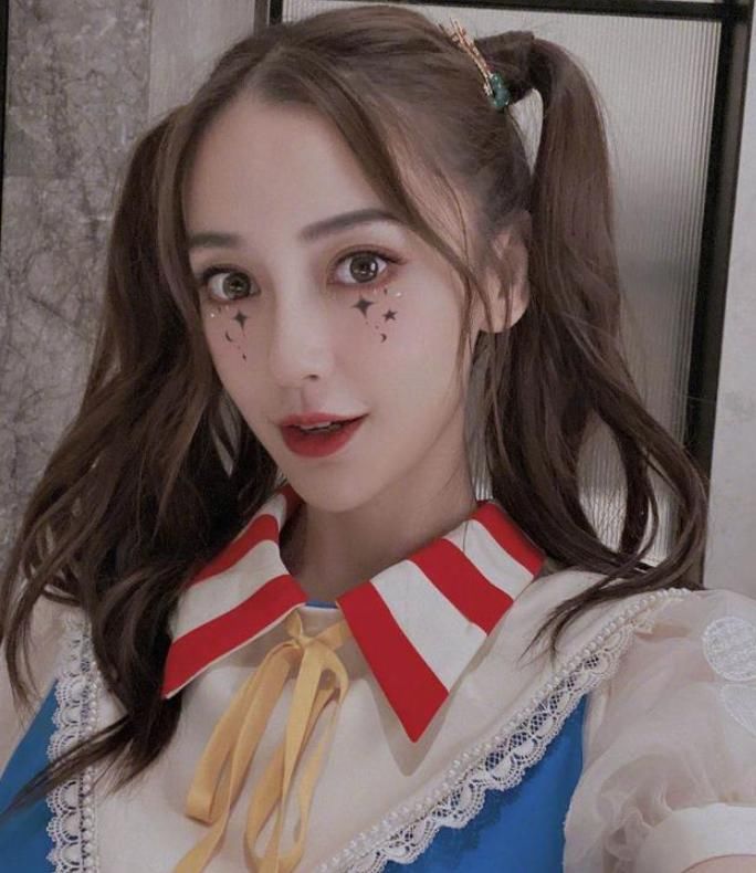 小学同学|baby和金靖竟是小学同学，综艺细胞突出，娱乐圈第二个贾玲？