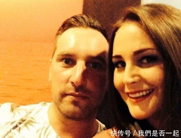 豪华|抠门新郎靠向宾客每人收一千，免费办十万豪华婚礼，新娘哭着答应