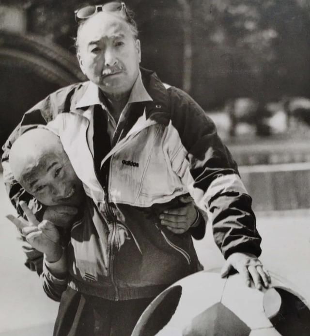 摄影|马季洛桑马三立赵忠祥都走了,牛群曾为他们拍出好照片