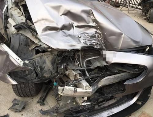  马上|女子开宝马上高速，却因为“安全扣”永远离开，太可惜