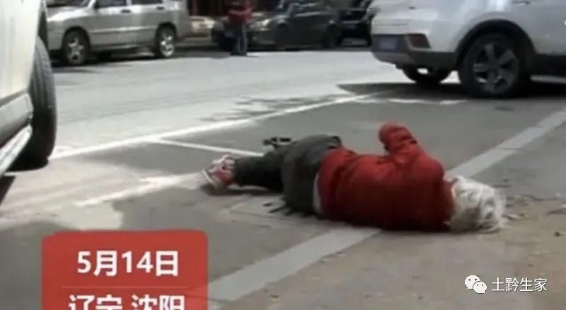  还要|公交车上让座只是礼貌和道德之举，老人扇耳光后猝死，为何挨打者还要赔偿！