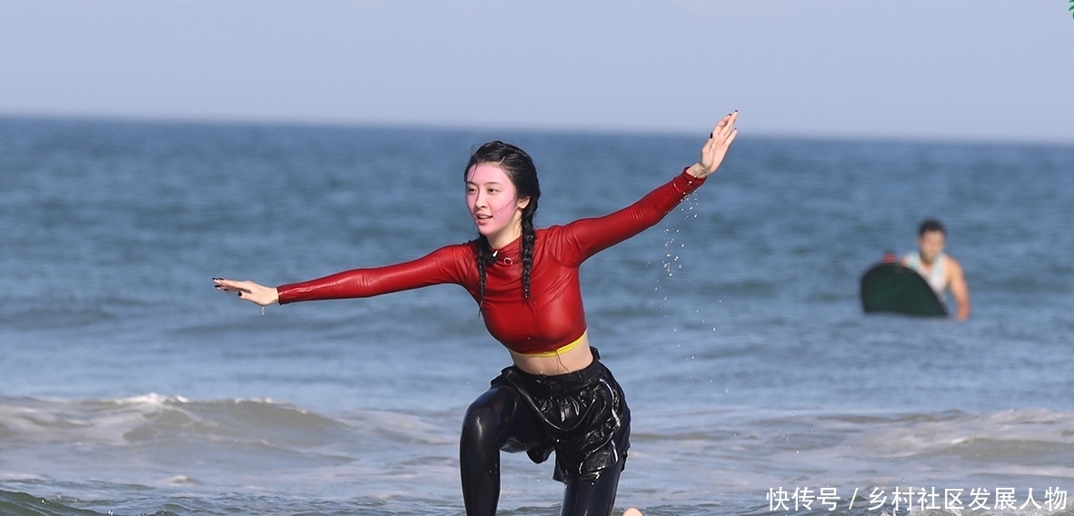  节目中|《夏日冲浪店》更新，安琦黄明昊互相BATTLE，赵小棠说话太大胆了