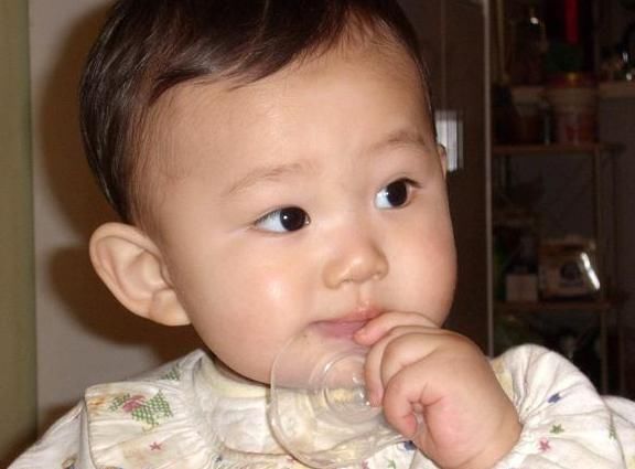  积食|宝妈们注意了！孩子身体5种表现，是积食亮起的“红灯”