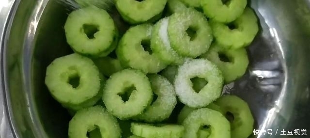 虾仁|黄瓜虾仁简单家常做法,虾肉Q弹、黄瓜清脆,非常适合在夏季吃