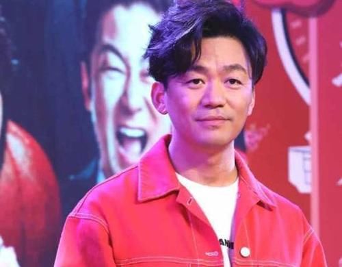  低调|王宝强低调现身少林寺！身材消瘦着装简单，身边不见冯清身影