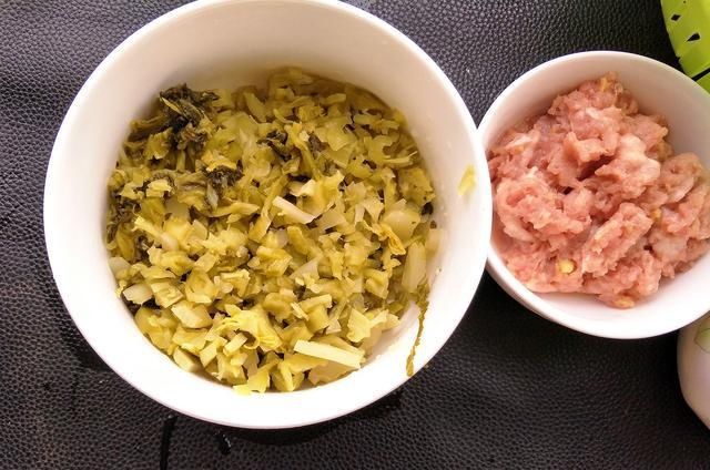  桃园建民西|教你家常好吃的酸菜肉末馅饼，香气四溢超美味，隔壁小孩都馋哭了