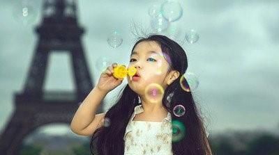 起跑线|地铁一张偷拍照：你的教养，就是孩子的起跑线！在外，这也叫规矩