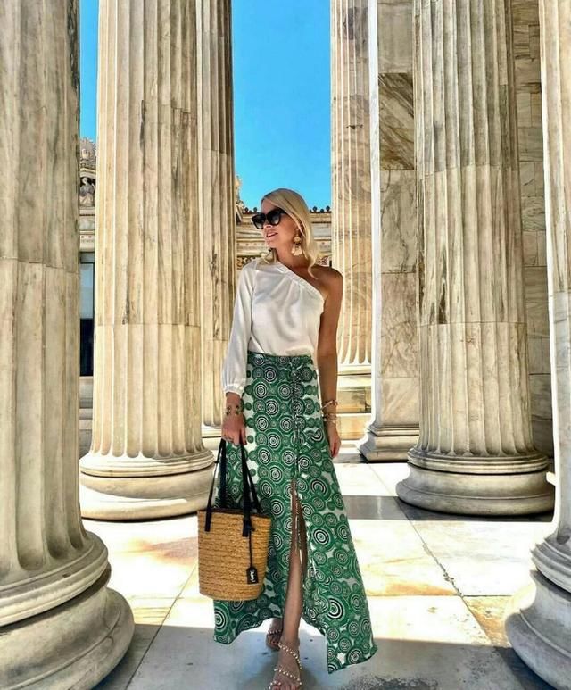  夏季|夏季超火的藤编包，就连明星都爱不释手，在这三个场合背很惊艳