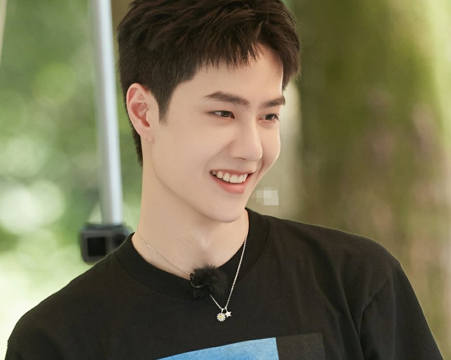  天天向上|《天天向上》挑战百斤湖笔，钱枫果断“坑弟”，王一博躲得飞快