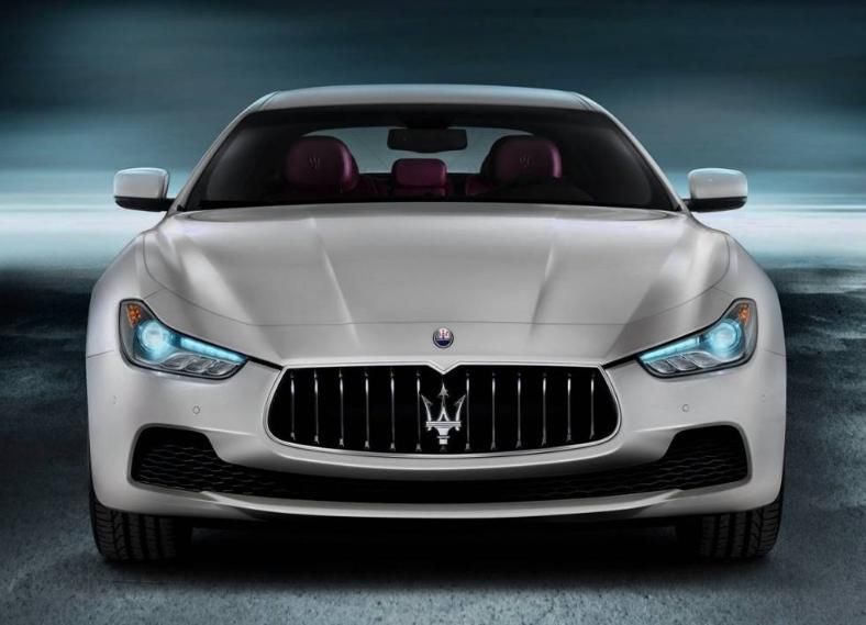  位车主|玛莎拉蒂占3个车位，业主本想发怒，看见女司机不吱声了