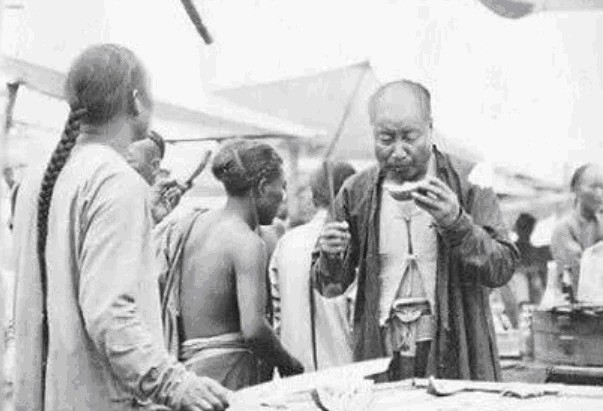 小吃|老照片:清末街头一百年前的小吃,那时候的是不是非常美味?