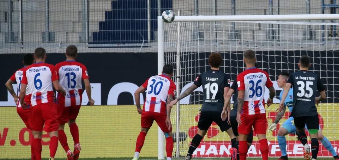  球迷|一场2-2踢出神剧本：第2分钟乌龙+补时5分钟连入2球 球迷：太假了