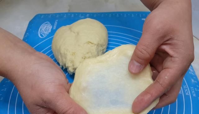  面包|面包这样做才好吃，加4个鸡蛋，蓬松暄软又香甜，学会能开店了