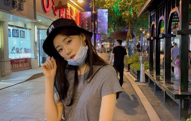  休闲|林有有扮演者被骂惨！生活中的她开朗爱笑，私服休闲简约接地气