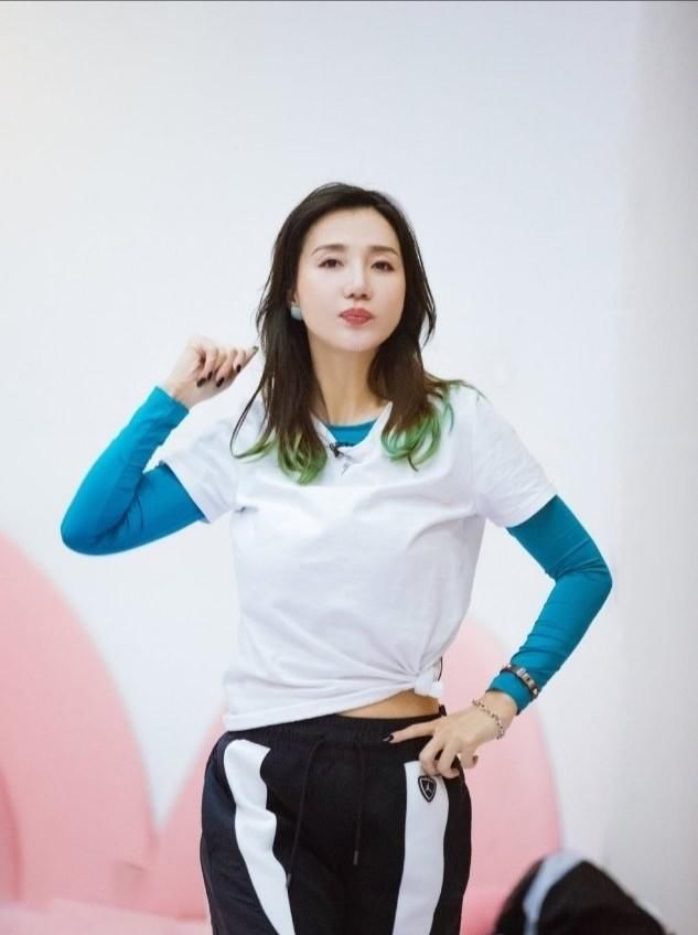  组全|乘风破浪的姐姐二公淘汰名单：黄圣依组全晋级，4人出局引热议