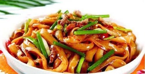  凉拌|葱香鸡蛋薄饼，汤圆戏板筋，凉拌西芹腐竹，素炒刀削面